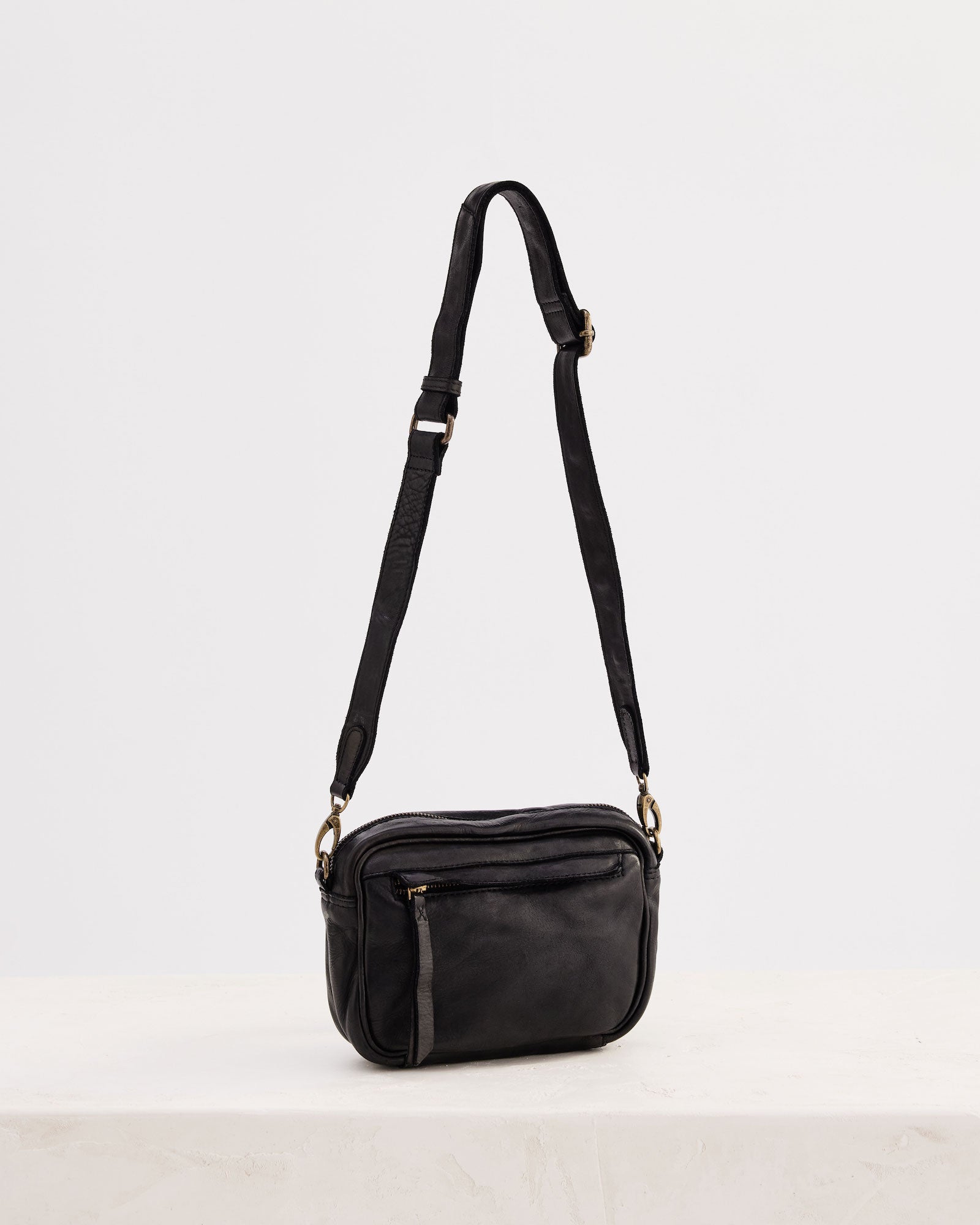 Camera Crossbody Black