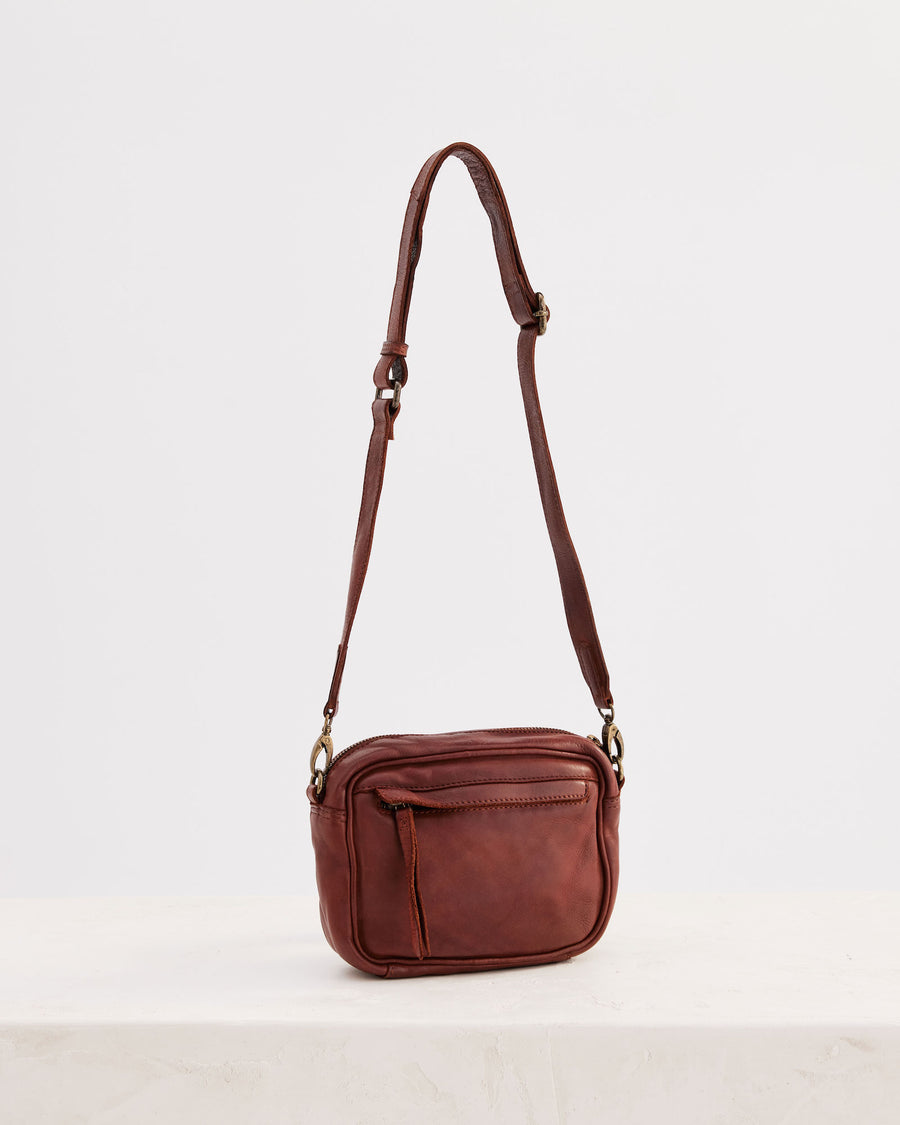 Camera Crossbody Cognac