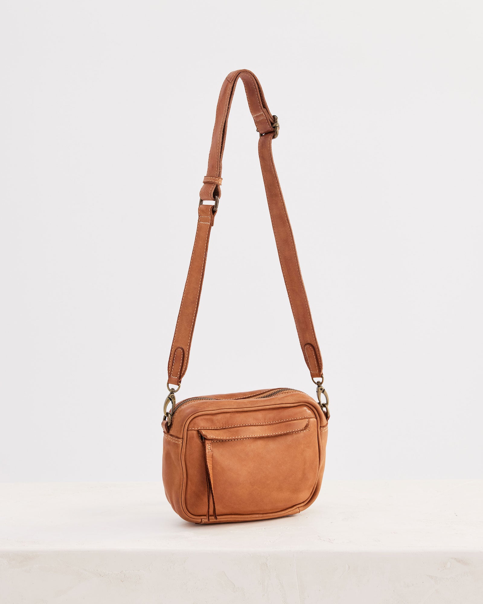 Camera Crossbody Tan